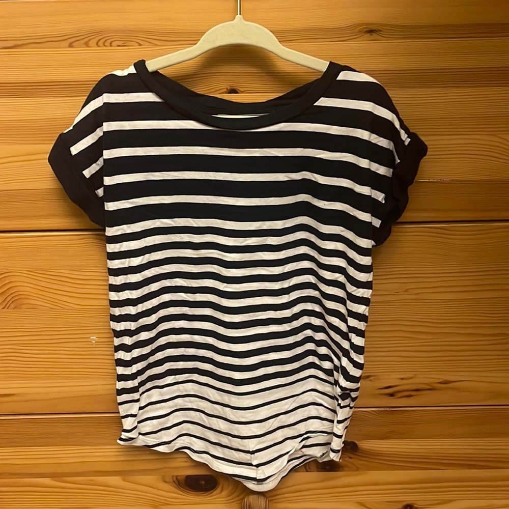 Vince- s/s navy and white stripe tee